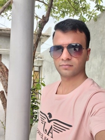 Malik1, 22, India