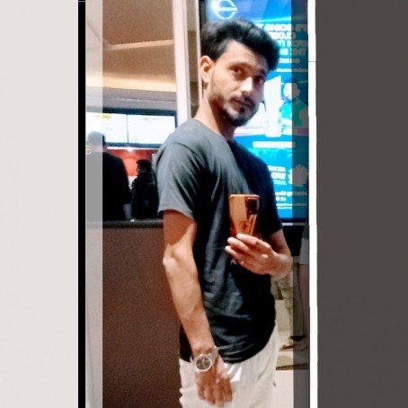 Ronnie , 27, India