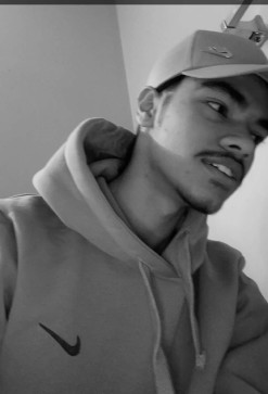 Robin, 20, Canada