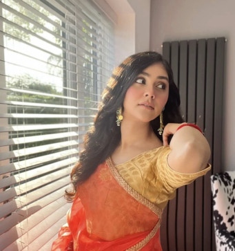 Cadelhadid, 23, India