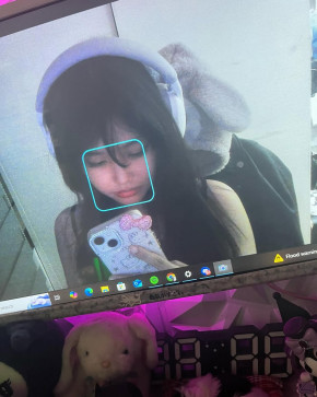 Minsy, 18, Canada