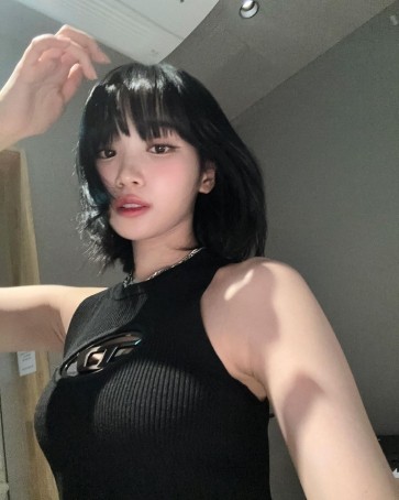 Chaewon, 19