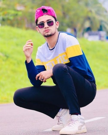 Rizz, 29, Pakistan