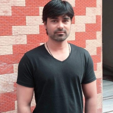 Sean, 35, India