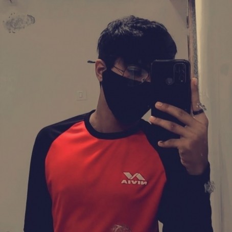 Max, 19, India