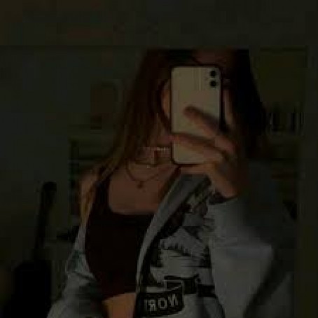 Cassandra, 19, Canada