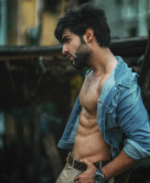 Krish , 25, India