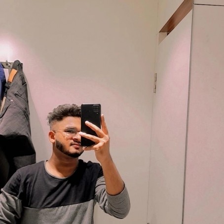 Chris, 20, India