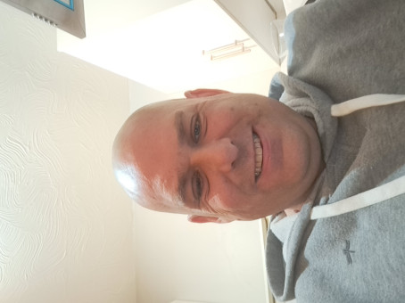 Phil , 43, United Kingdom
