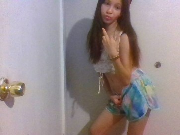 Mia, 20, United States
