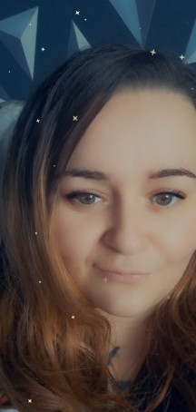 Bee, 26, United Kingdom
