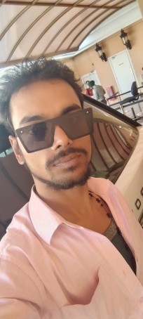Aj, 18, Qatar