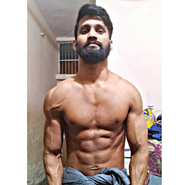 Aashuuu, 24, India