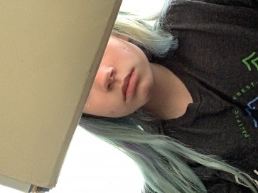 Chloe, 18, United States