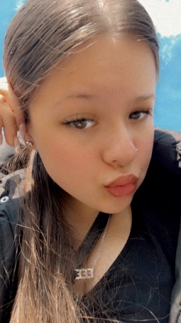 Lacey, 19, United Kingdom