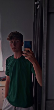 Leon, 18, Germany