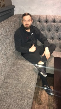 Tj, 31, United Kingdom