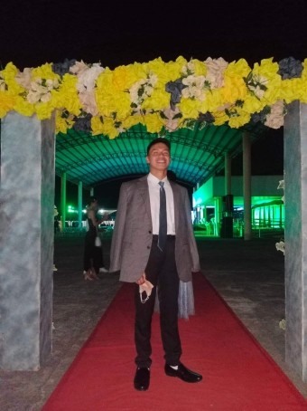 Vic Popera, 23, Philippines
