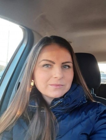 Natalia, 44