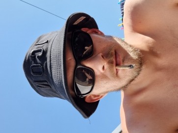 Tony 420, 28, United Kingdom