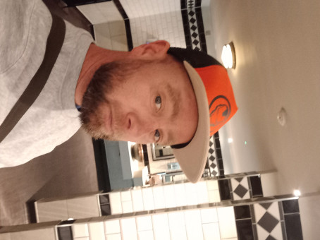 Luke , 30, United Kingdom