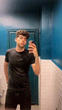 Mustafa, 20, France
