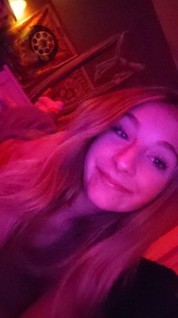 Elle, 18, United States