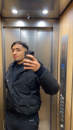 Niaks , 24, Italy