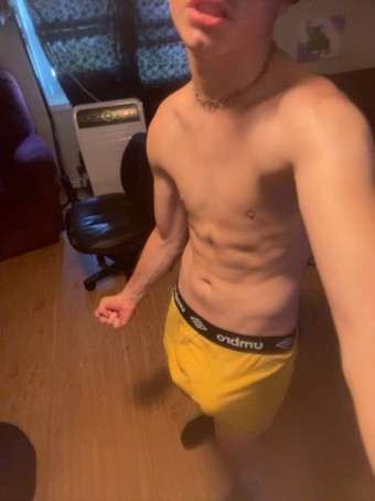 Sol, 18, Canada