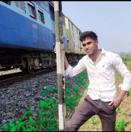 Avi Shil, 21, India