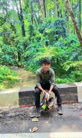 Shaheb, 20, India