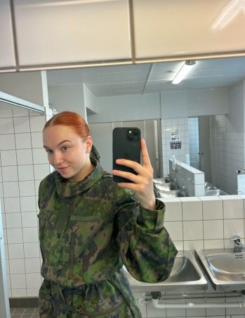 Elina, 18, Finland