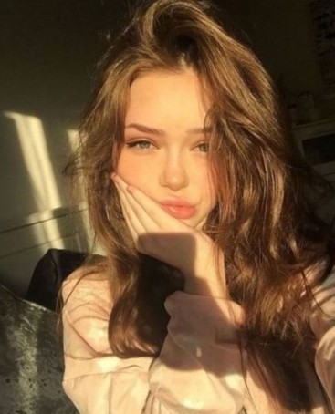 Zoe18, 18, United States