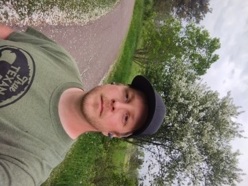 Dan, 28, Canada