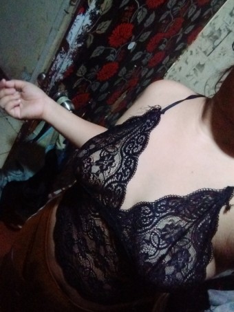 Sari , 18, Papua New Guinea