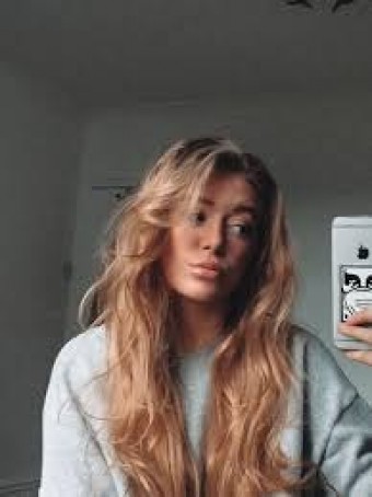 Ella, 18, Belgium