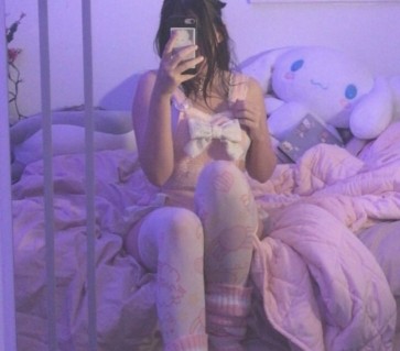 Pollenn, 19, United Kingdom