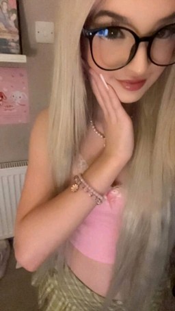 Cece, 18, Netherlands