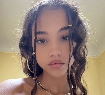 Ava, 18, Canada