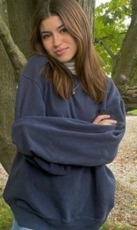 Julie, 18, France