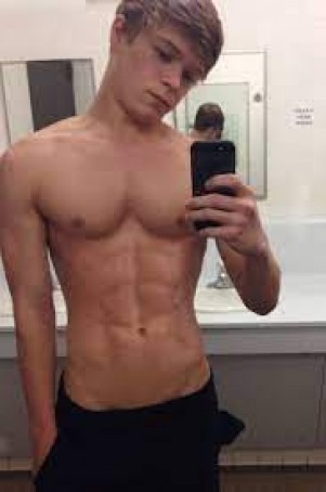 Dakota, 19, United States