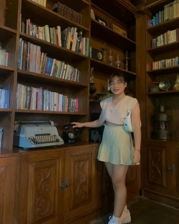 Mariel, 18, Philippines