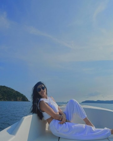 Maine G , 23, Philippines