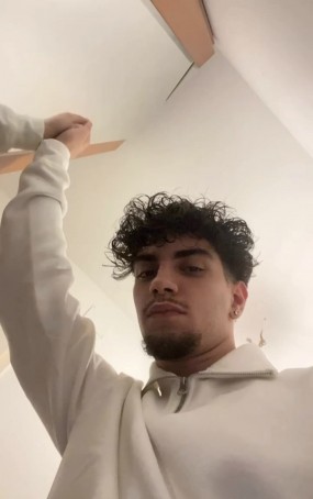 Elias, 18, Austria