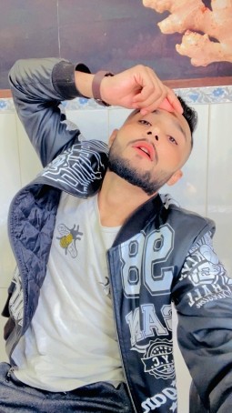 Love, 21, Italy