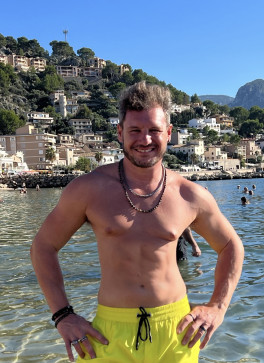 , 35, Italy