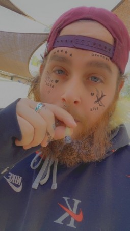 Thomas, 25, United States