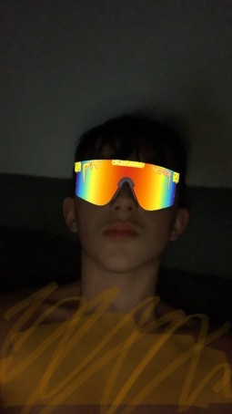 Sion, 18, United Kingdom