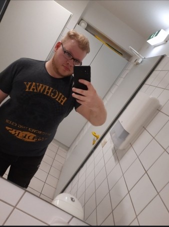 Adrian, 24, Germany