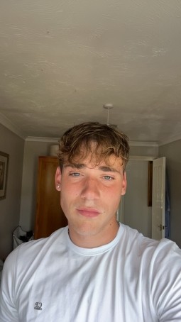 Charlie, 19, United Kingdom
